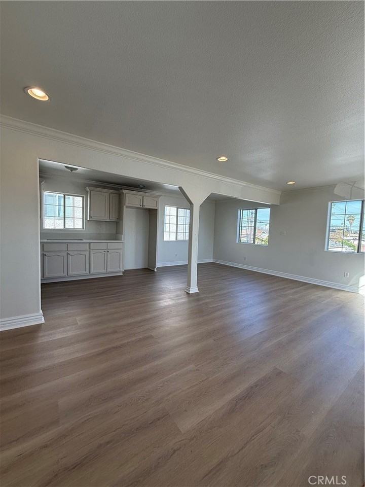 6323 S San Pedro St #1-2 - Photo 3 of 10