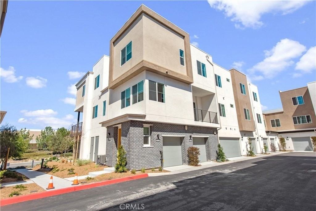 105 Culture - Photo 3 of 38