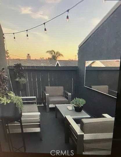 320 12th St #5 - Photo 7 of 16