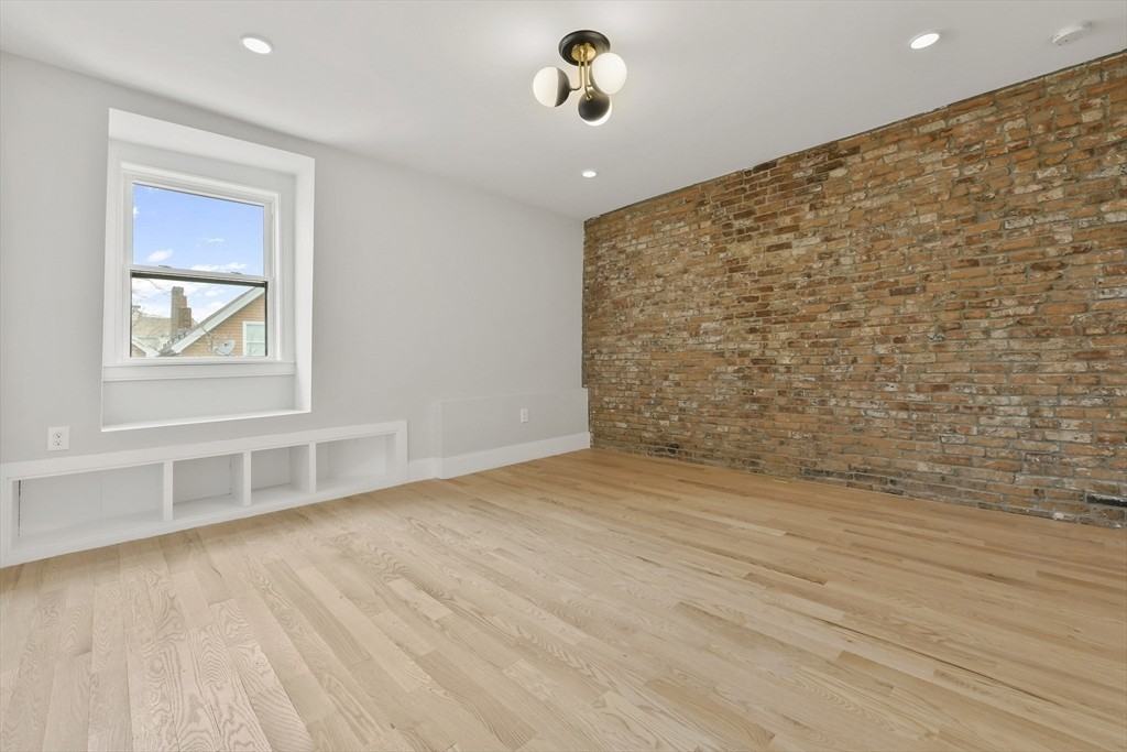 127 Saratoga St - Photo 2 of 9