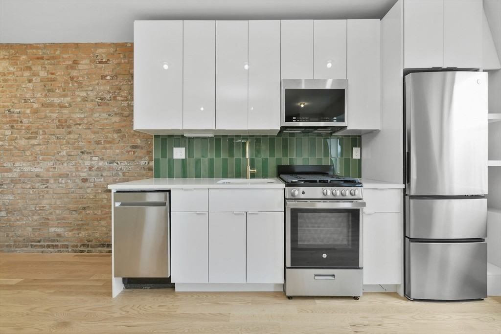 127 Saratoga St - Photo 7 of 9