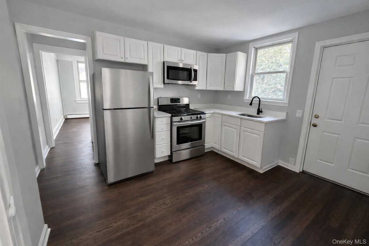 64 Hawley Ave - Photo 4 of 16