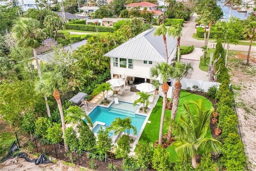 1437 Sandpiper St - Photo 2 of 38