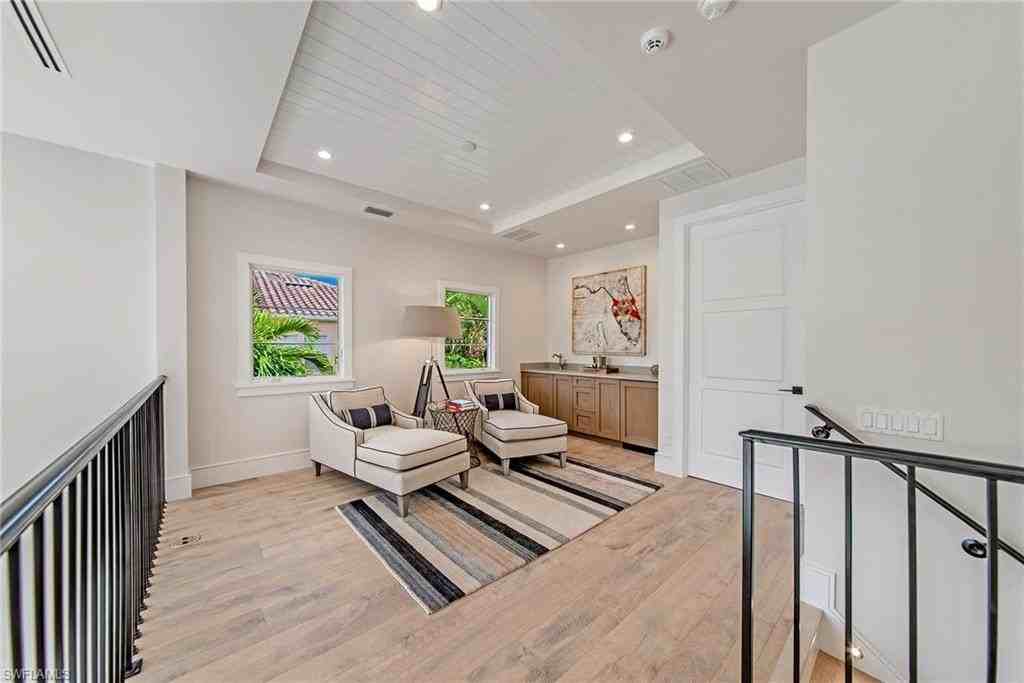 434 3rd Ave S - Photo 6 of 24