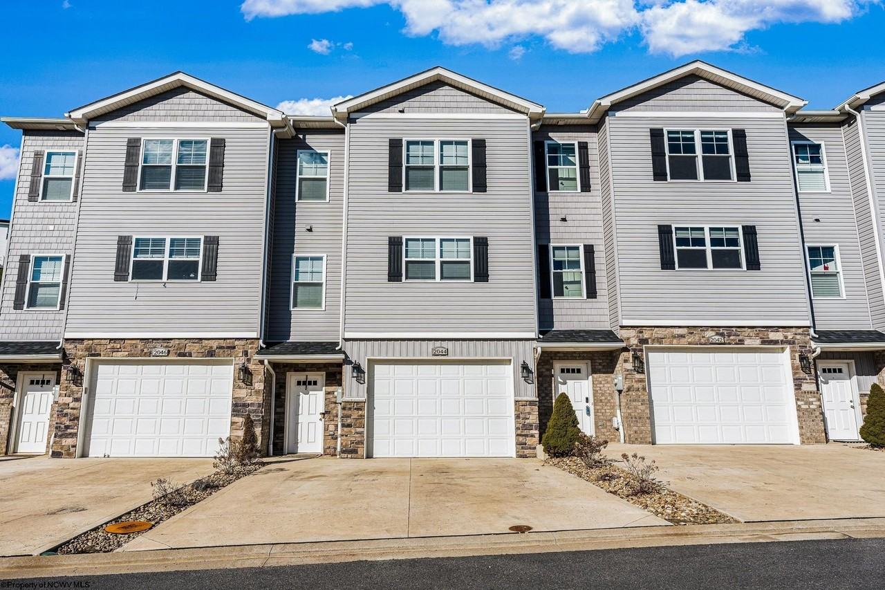 2044 Mountain Ash Ln - Photo 2 of 46