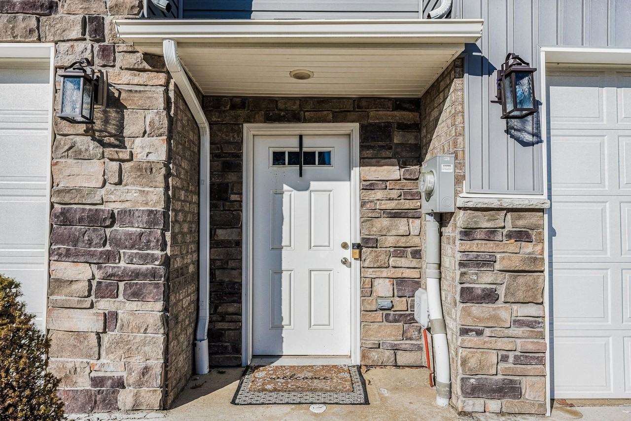 2044 Mountain Ash Ln - Photo 3 of 46