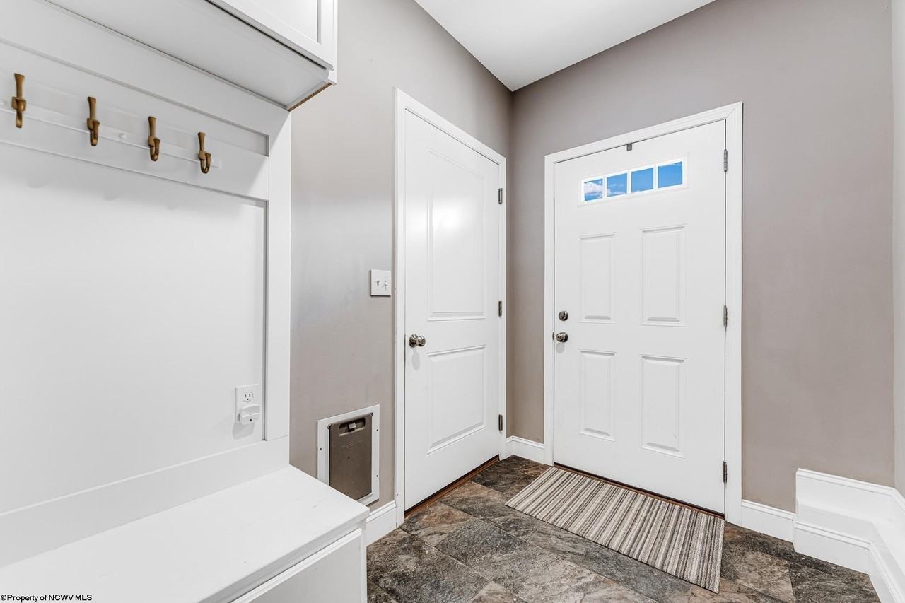 2044 Mountain Ash Ln - Photo 4 of 46