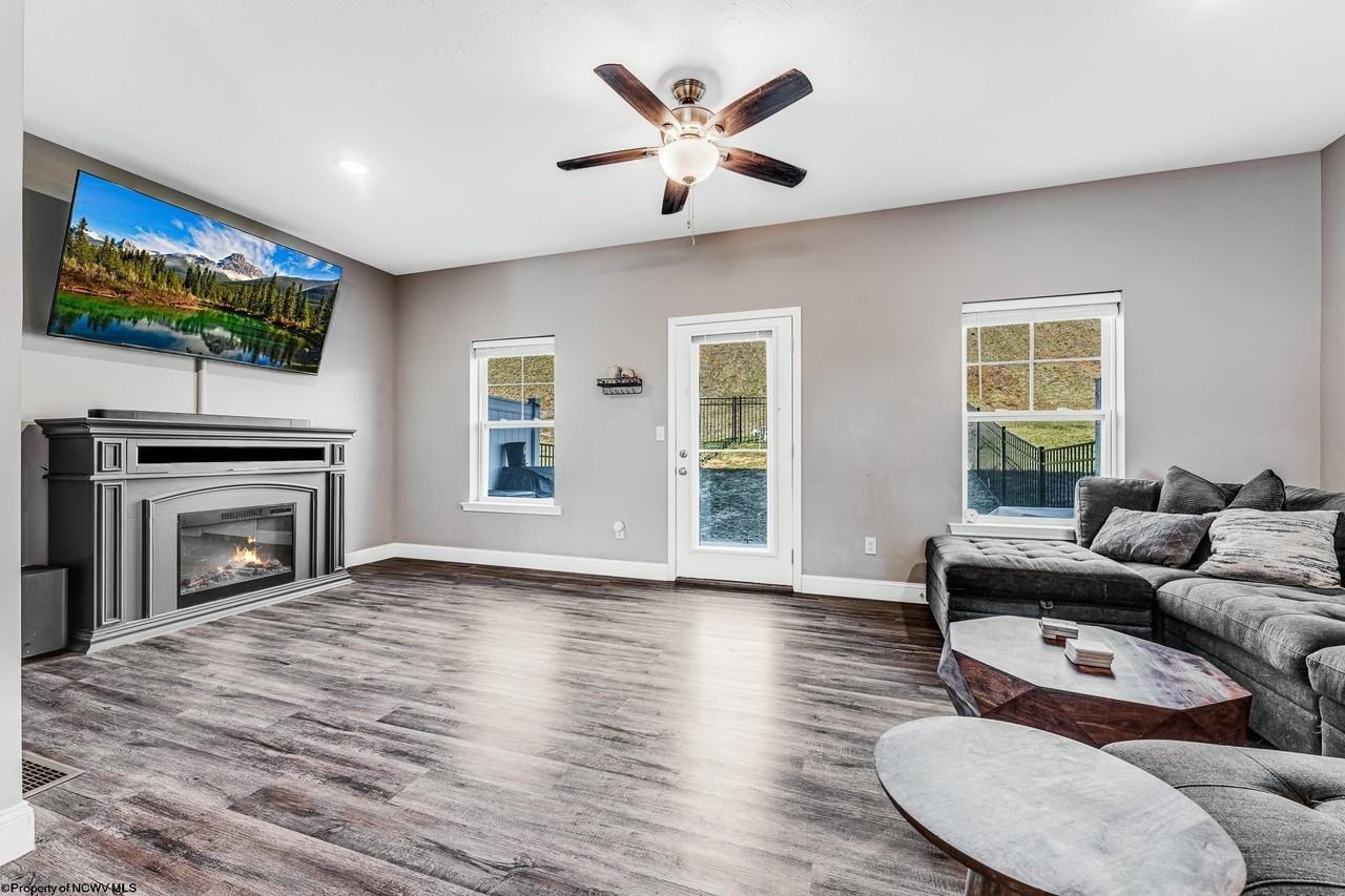 2044 Mountain Ash Ln - Photo 6 of 46