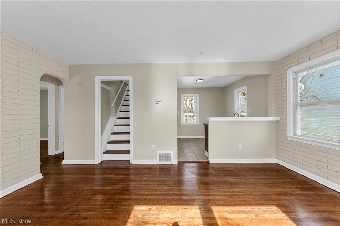 12004 Mortimer Ave - Photo 7 of 35