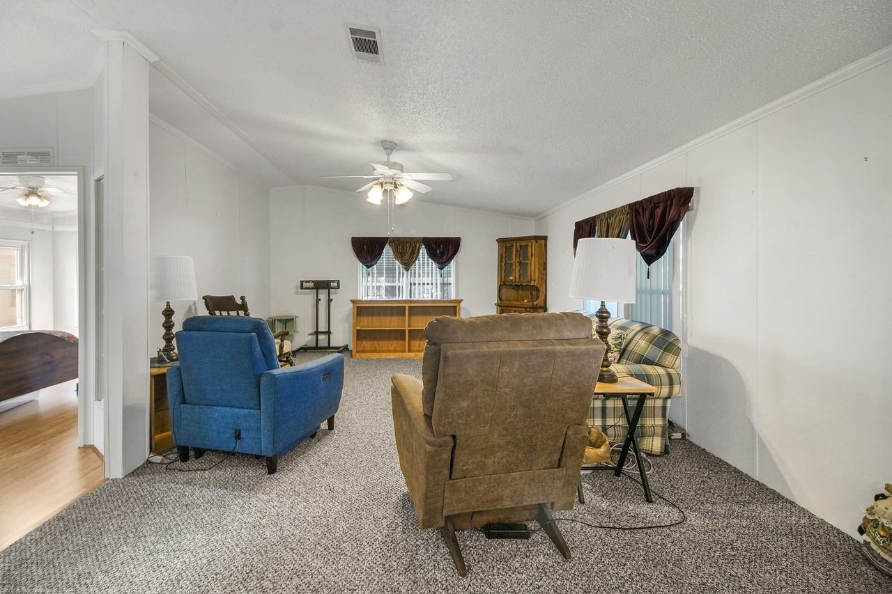 5229 Hartford Ln - Photo 6 of 45