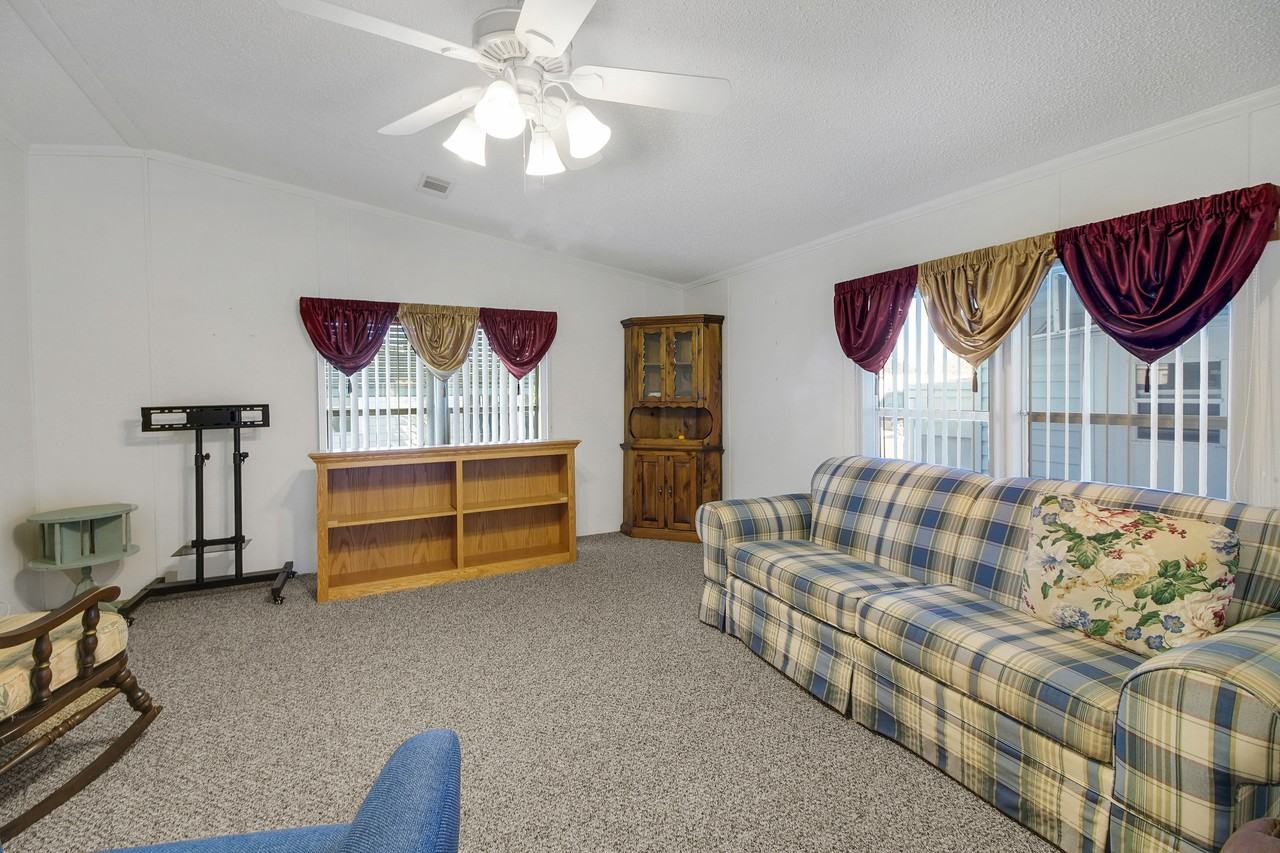 5229 Hartford Ln - Photo 7 of 45