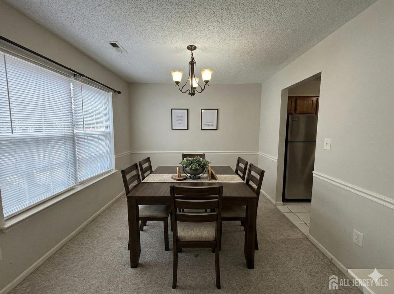 62 Colleen Ct - Photo 3 of 16