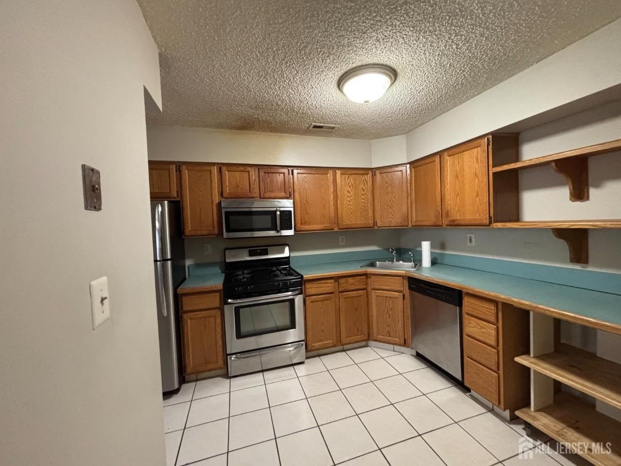 62 Colleen Ct - Photo 5 of 16