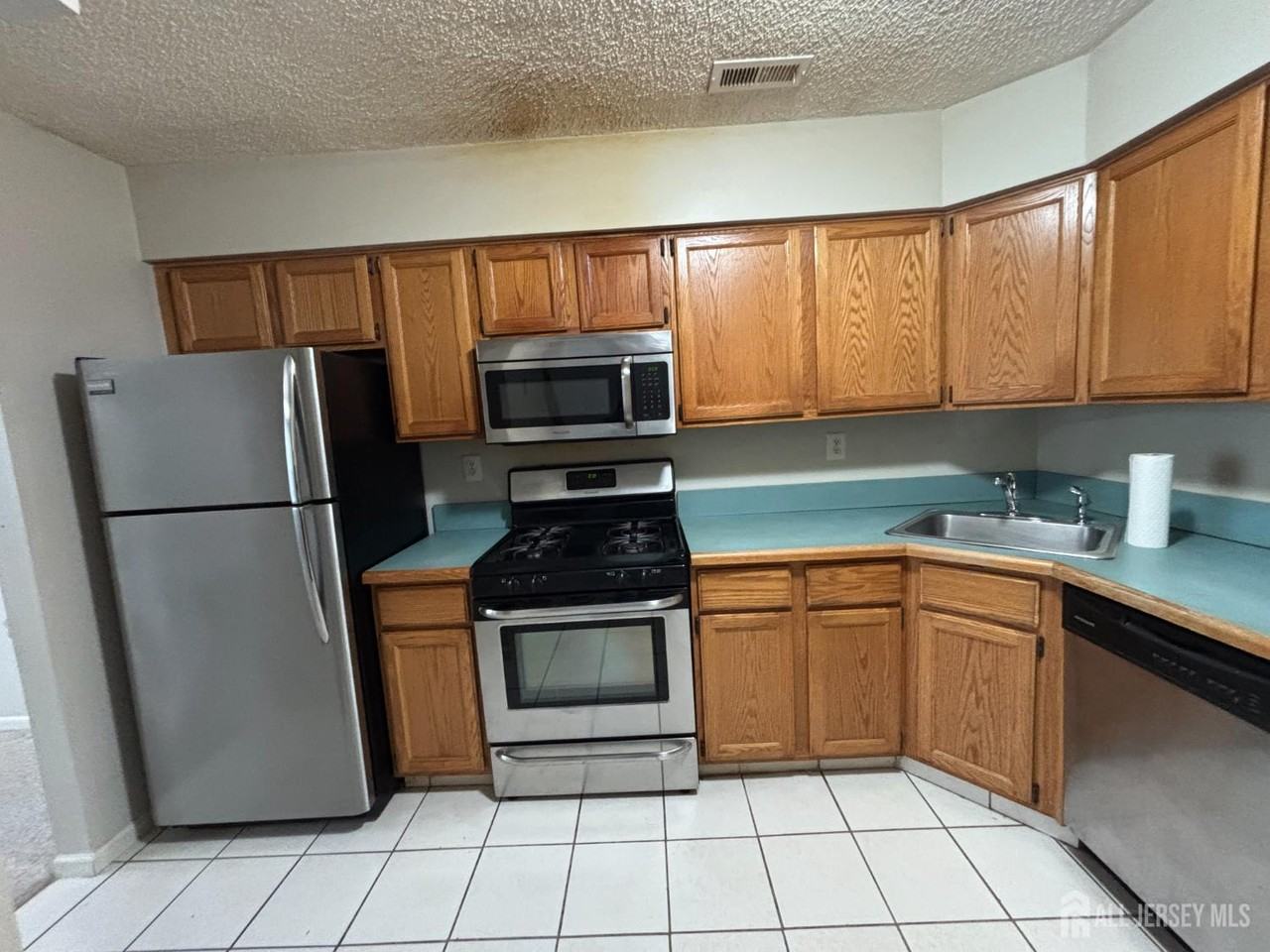 62 Colleen Ct - Photo 6 of 16