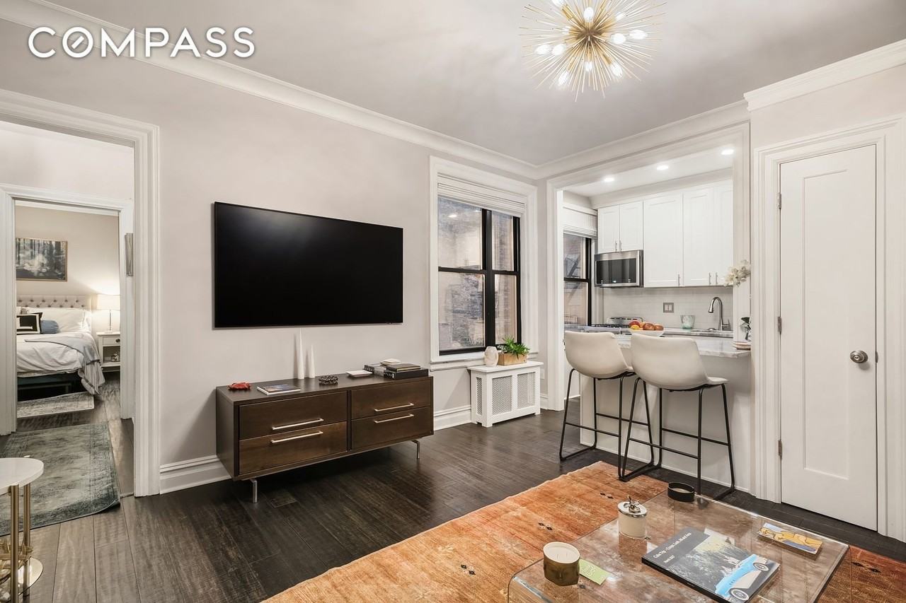 270 W 11th St #4F - Photo 2 of 6