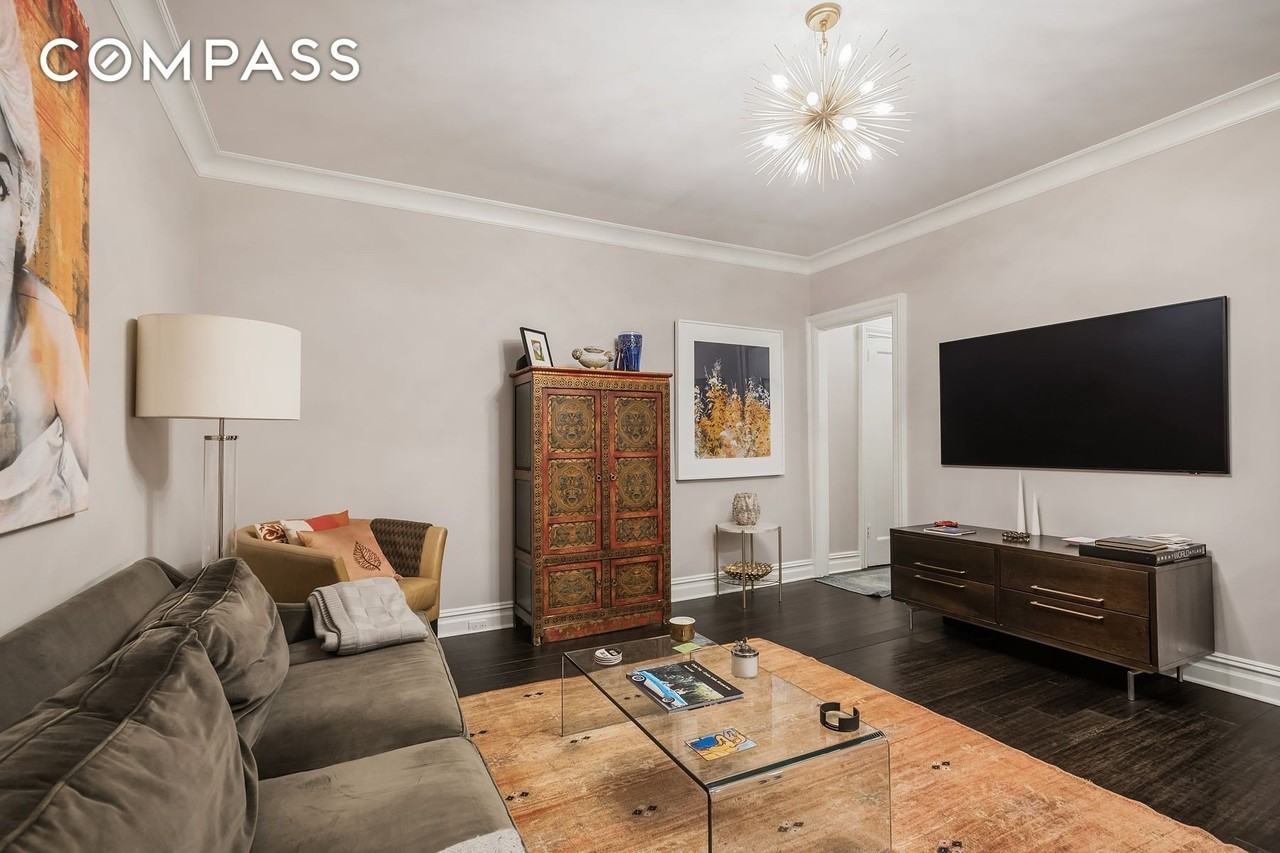 270 W 11th St #4F - Photo 3 of 6