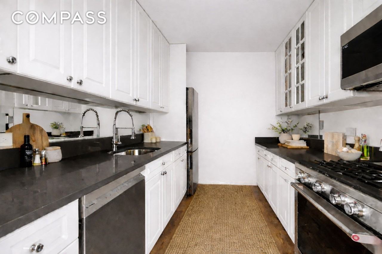 1080 Madison Ave #3B - Photo 3 of 8