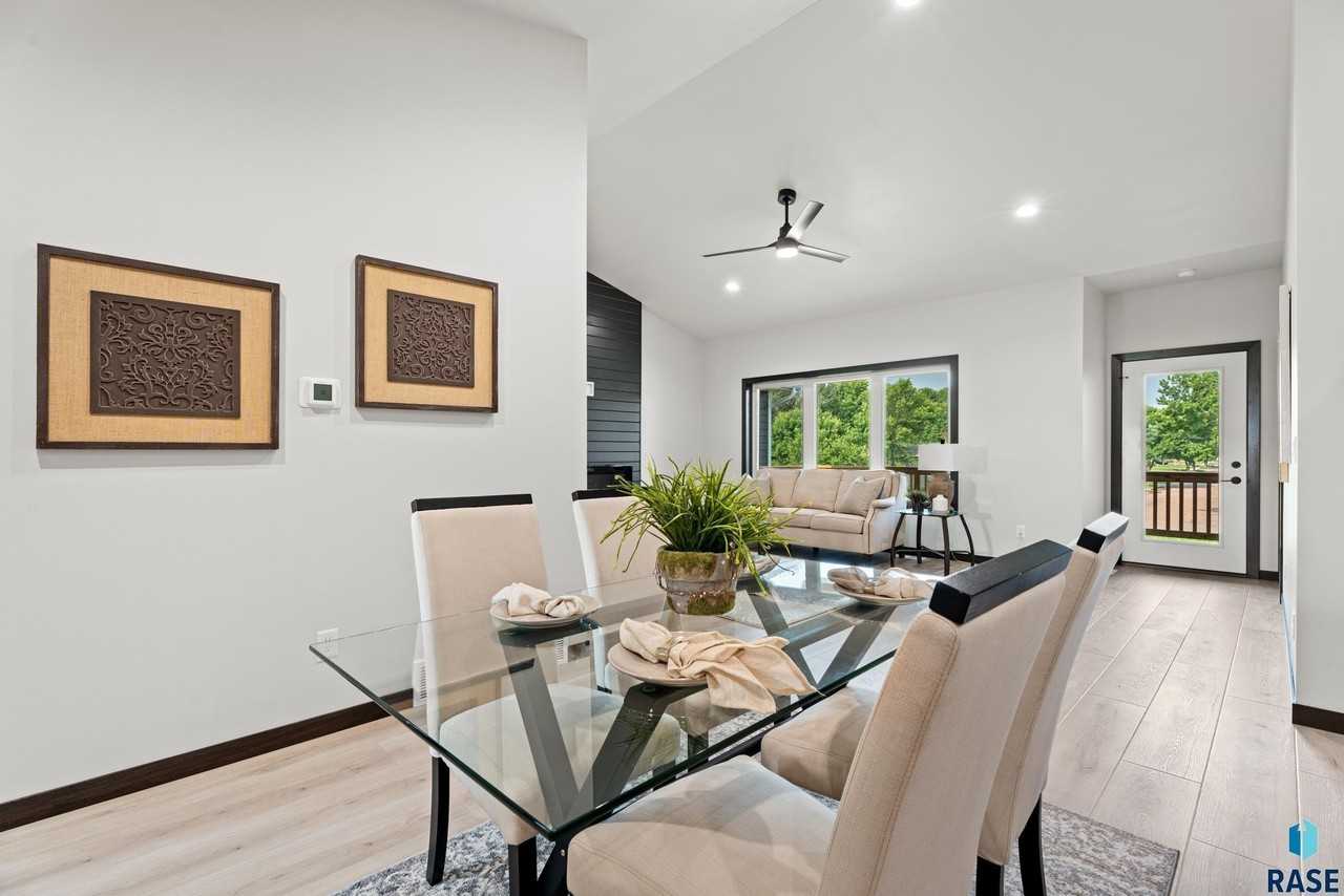 1109 S Foss Ave - Photo 6 of 48