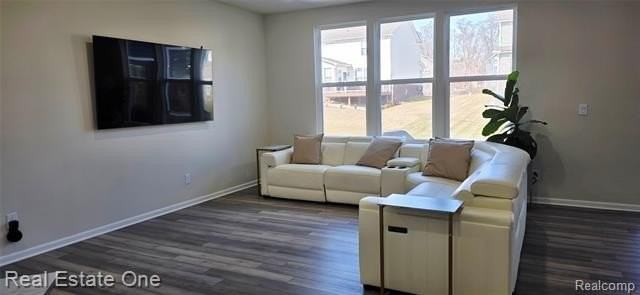 2720 Tulip Way - Photo 3 of 23