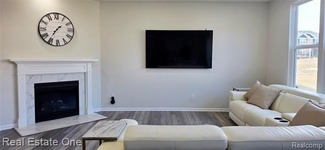 2720 Tulip Way - Photo 4 of 23