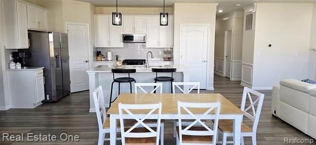 2720 Tulip Way - Photo 5 of 23