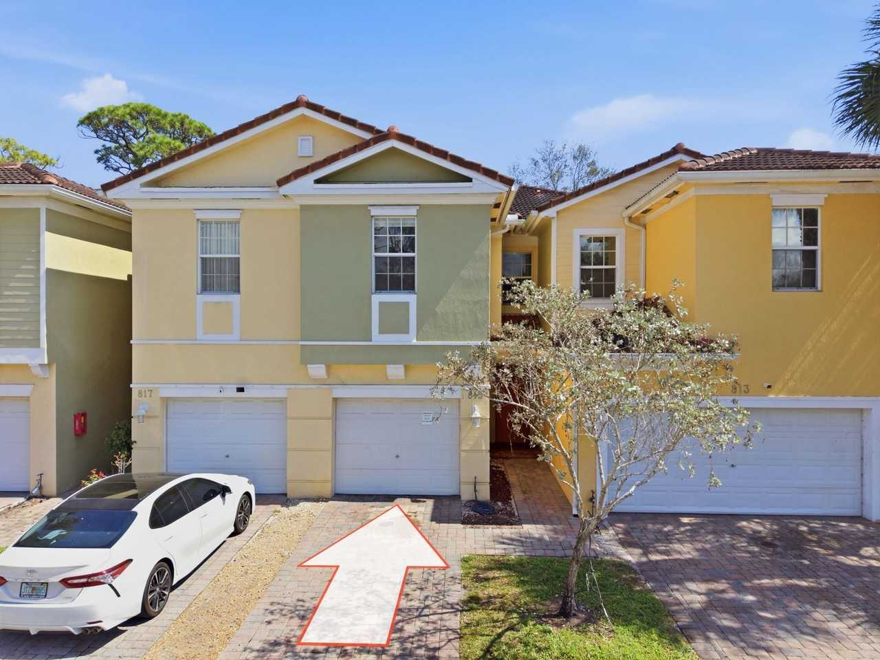 815 Pipers Cay Dr - Photo 2 of 40