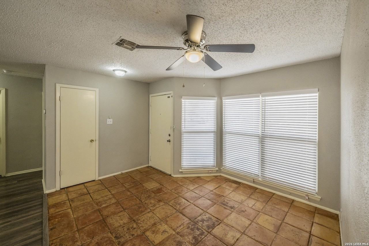 5002 Thomas Paine Dr - Photo 5 of 29