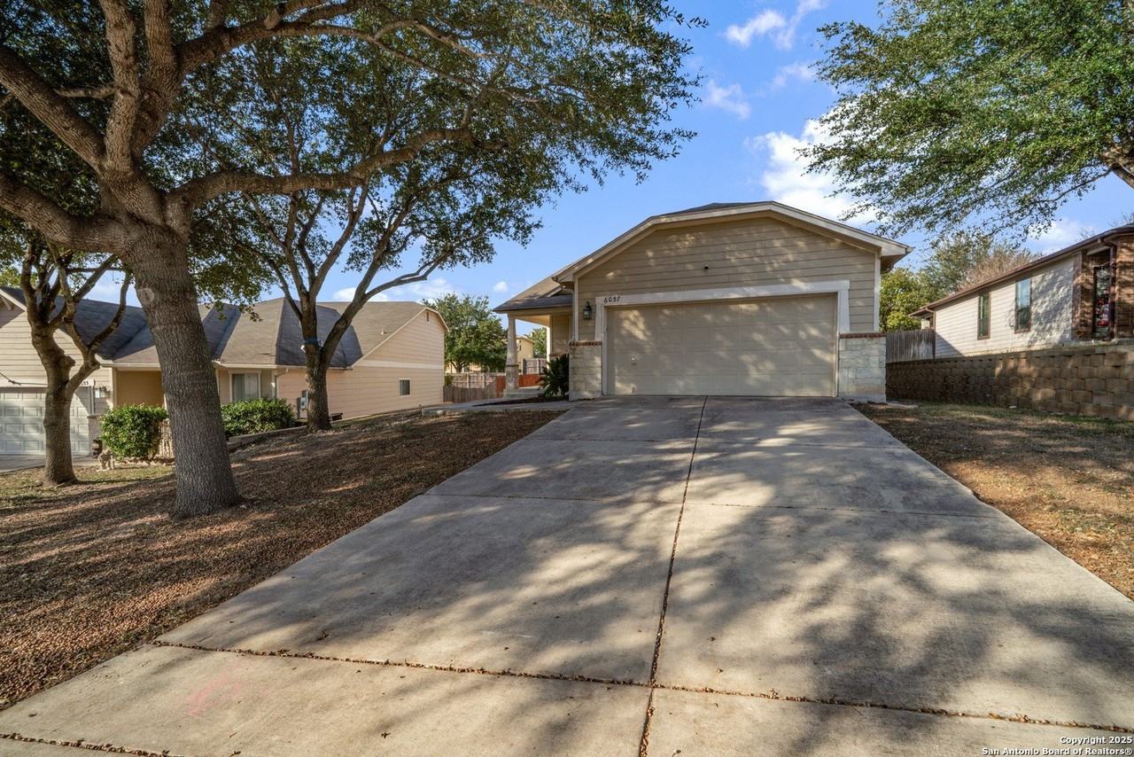 6037 Scenic Links - Photo 2 of 31