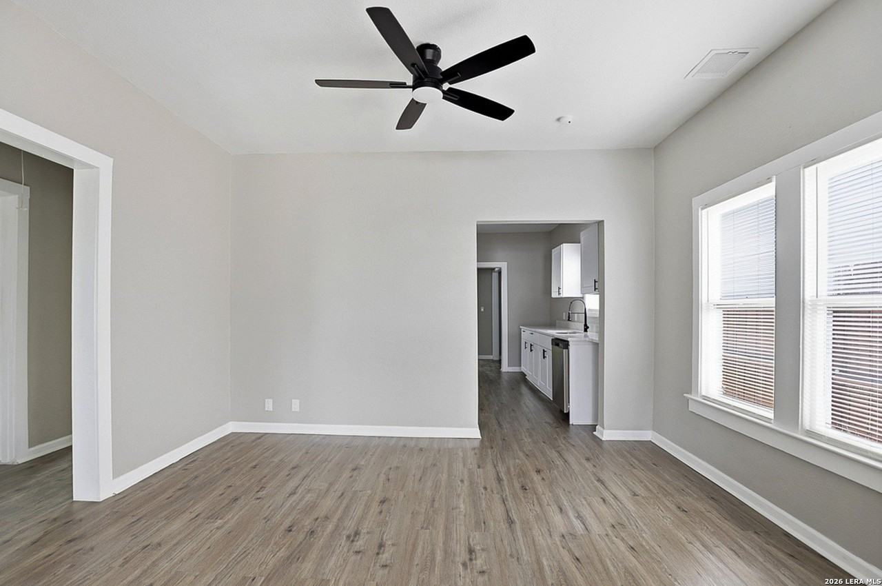 1230 Hammond Ave - Photo 6 of 24