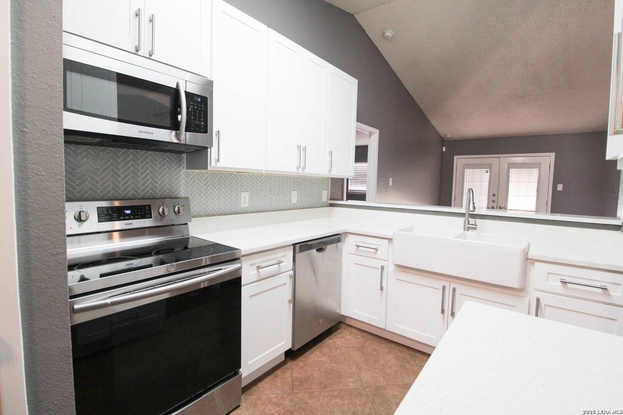 6203 Berrywest Dr - Photo 5 of 33