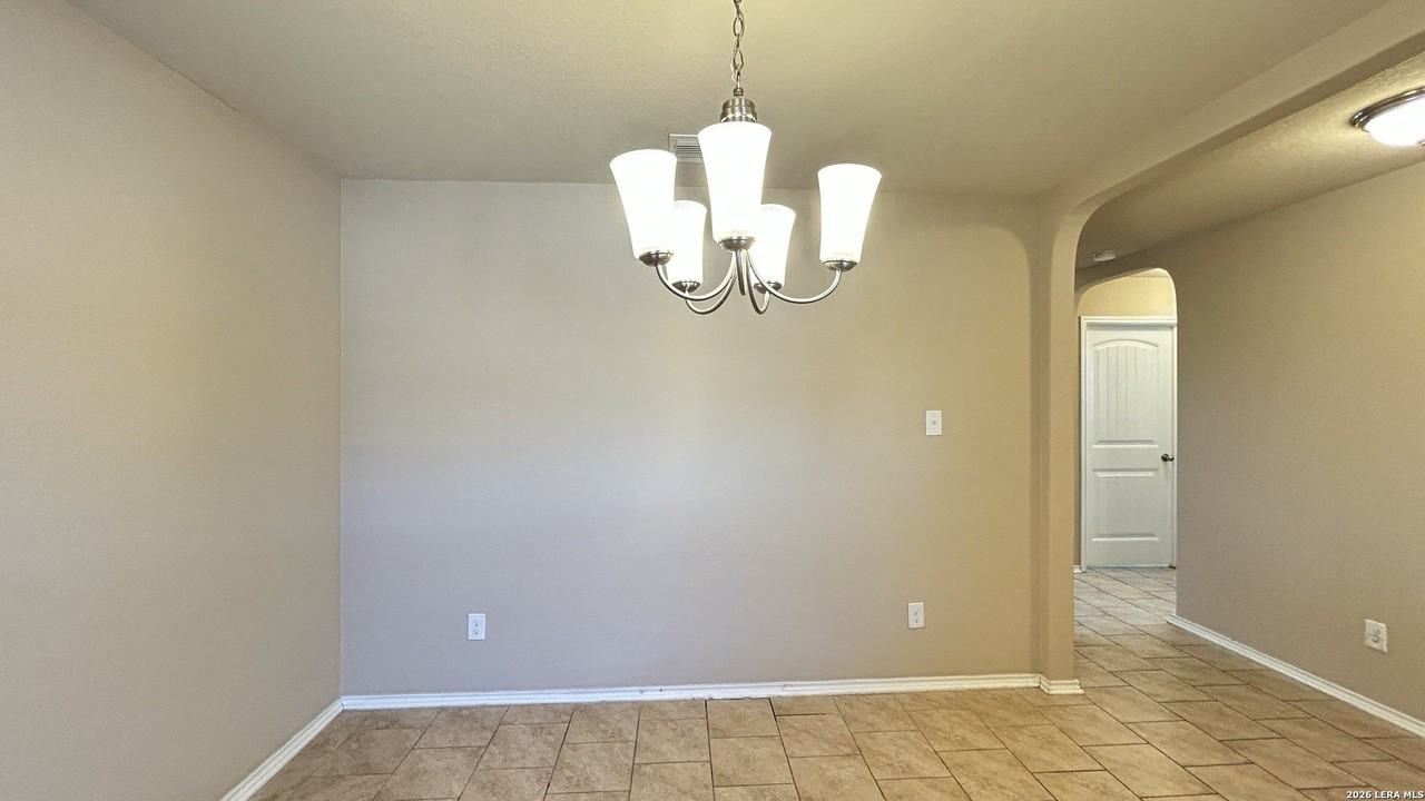 1402 Frio Eagle - Photo 4 of 40