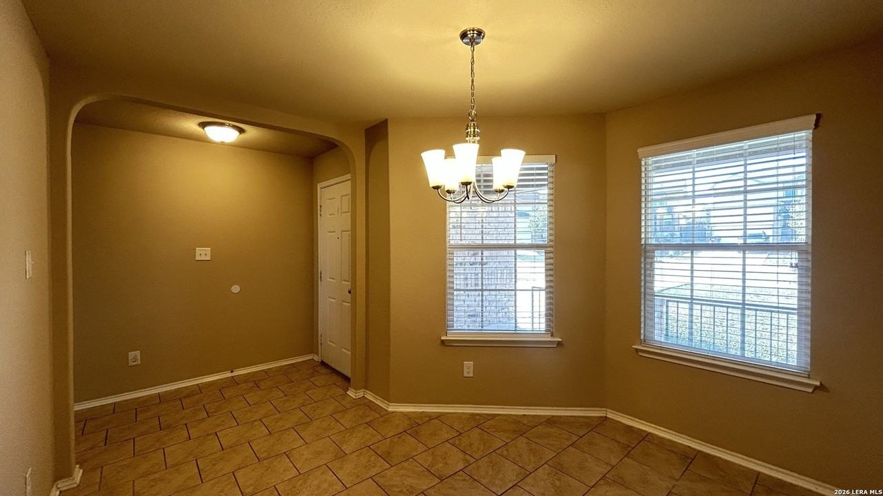 1402 Frio Eagle - Photo 6 of 40