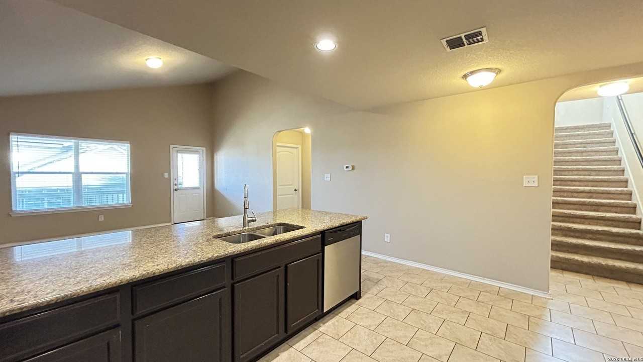 1402 Frio Eagle - Photo 7 of 40