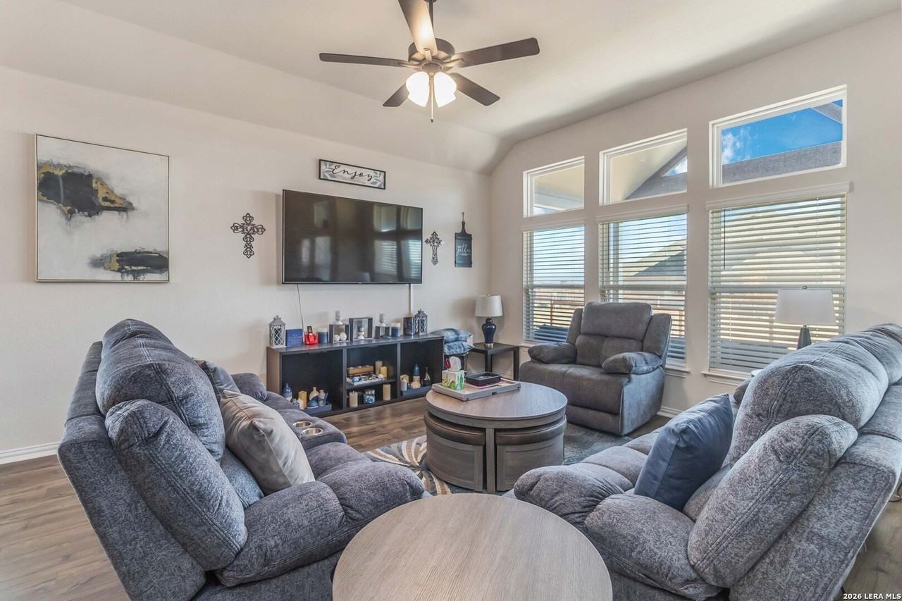 8024 Trail Grant - Photo 3 of 20