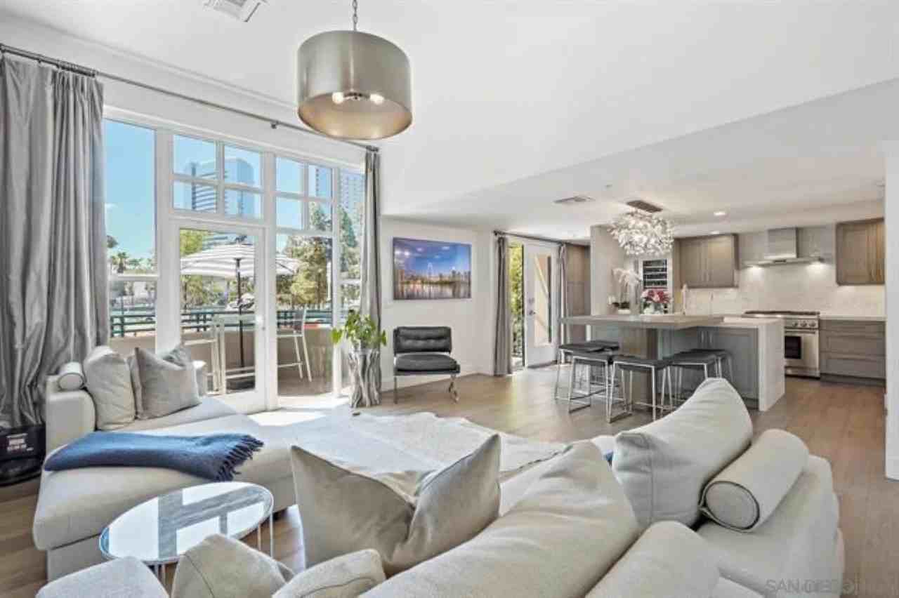 160 W Island Ave - Photo 2 of 40