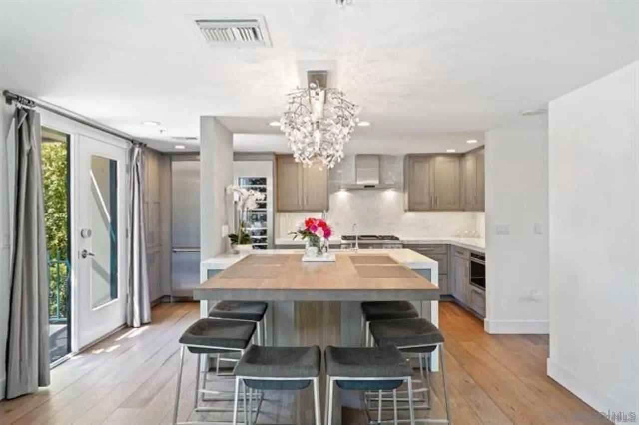 160 W Island Ave - Photo 4 of 40