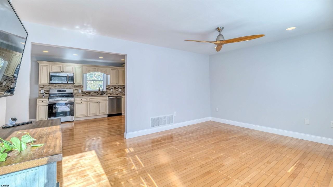 343 W Emerick Ave - Photo 2 of 17