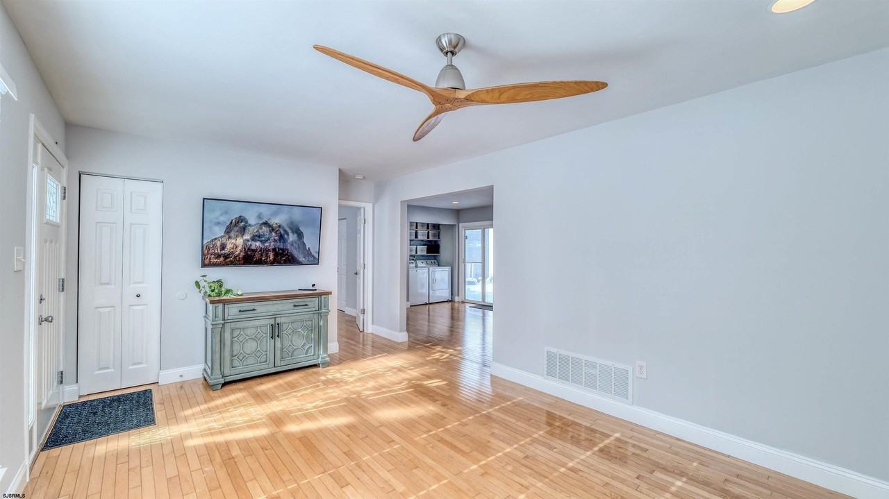 343 W Emerick Ave - Photo 3 of 17