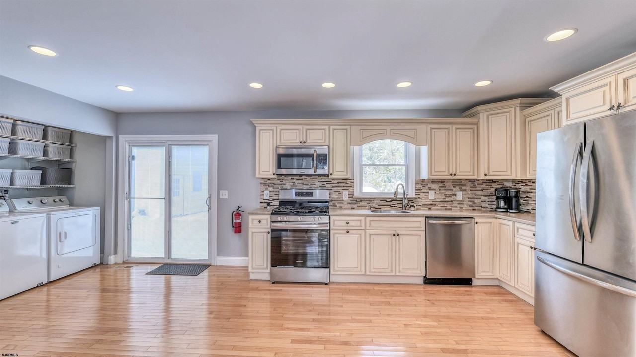 343 W Emerick Ave - Photo 5 of 17