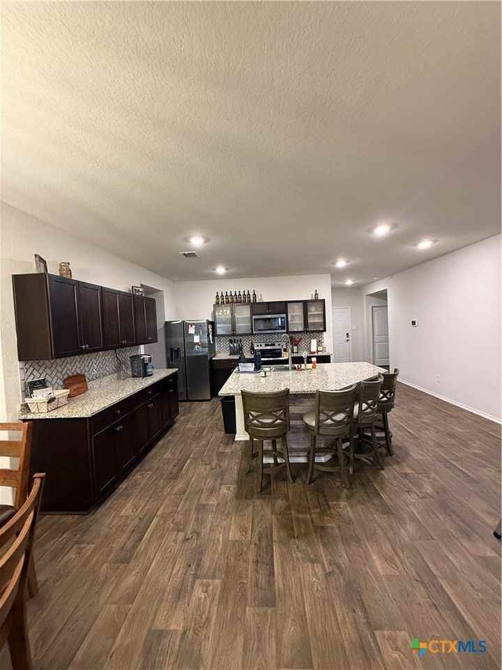 208 Yucca Dr - Photo 2 of 12