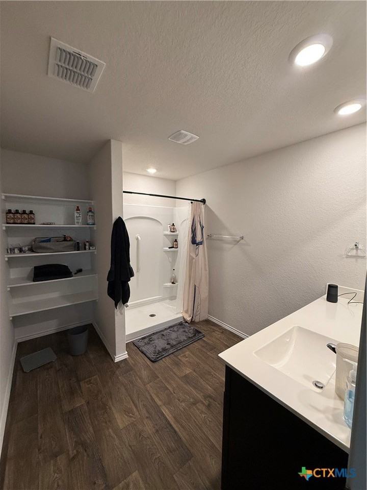 208 Yucca Dr - Photo 5 of 12