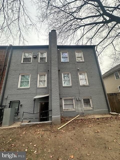 1416 Eastern Ave Ne - Photo 2 of 37