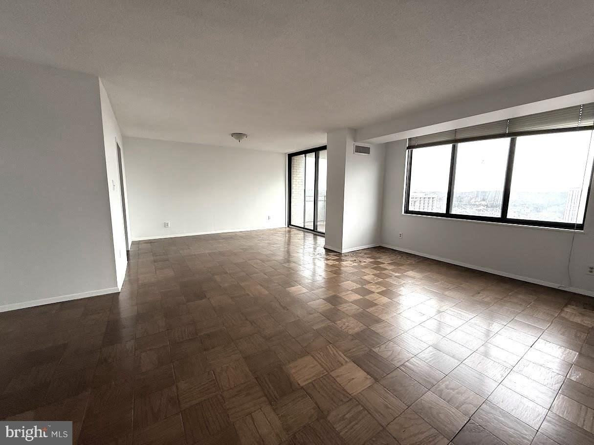 5225 Pooks Hill Rd Apt 1021 #1021N - Photo 6 of 17