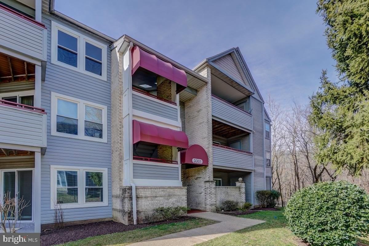 3301 SIR THOMAS Drive unit: 6-B-21 - Photo 2 of 35