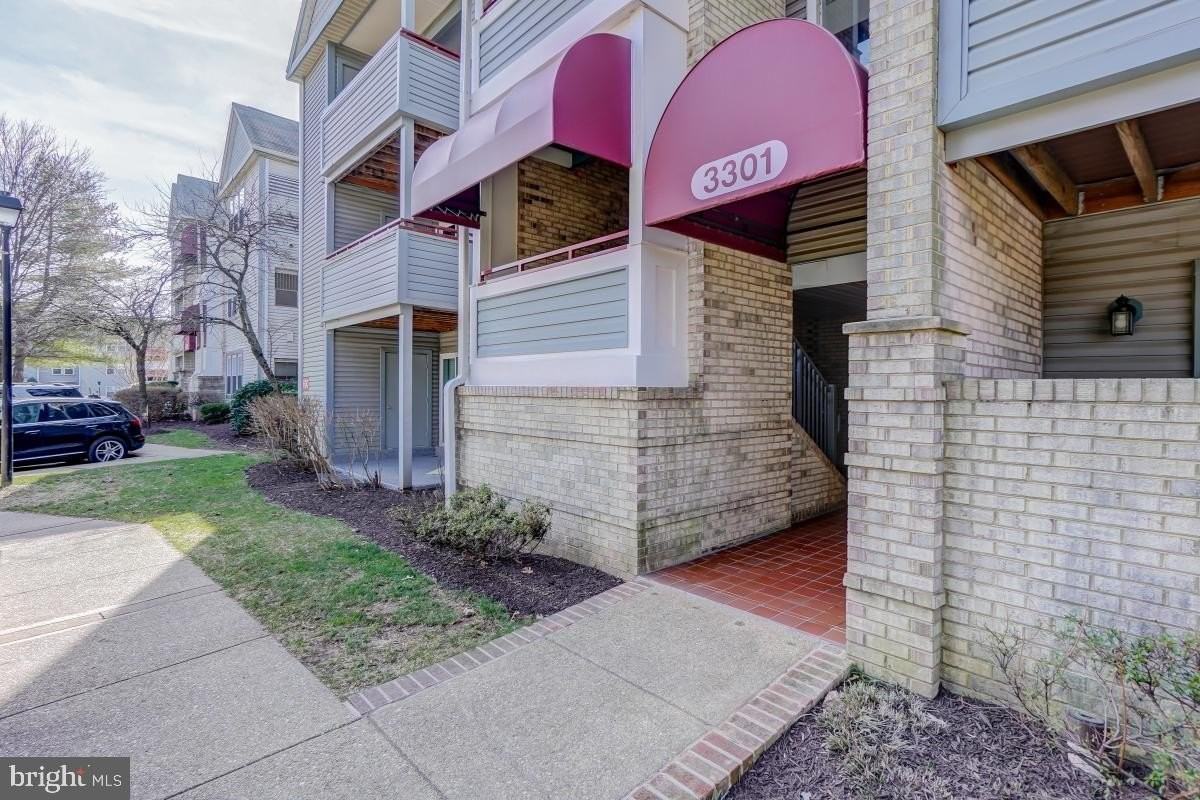 3301 SIR THOMAS Drive unit: 6-B-21 - Photo 3 of 35