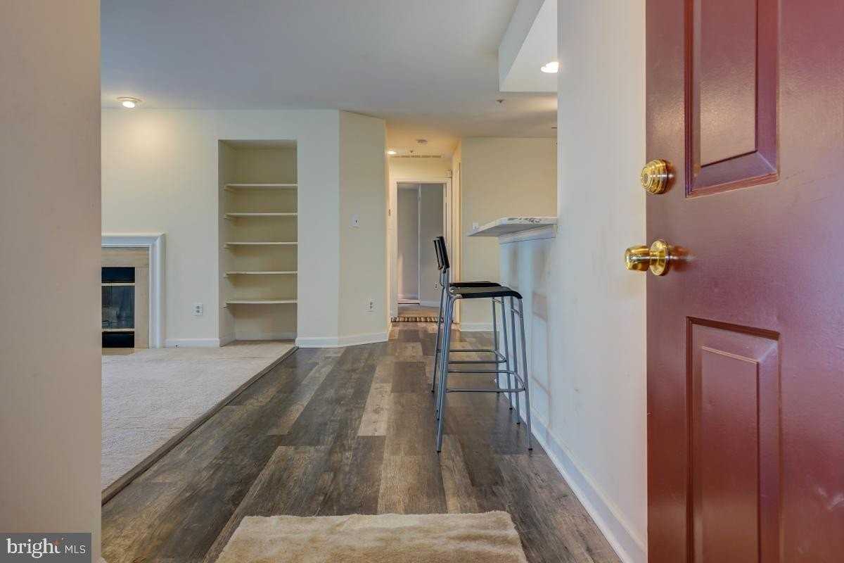 3301 SIR THOMAS Drive unit: 6-B-21 - Photo 4 of 35