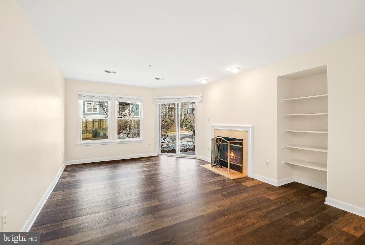 3301 SIR THOMAS Drive unit: 6-B-21 - Photo 5 of 35