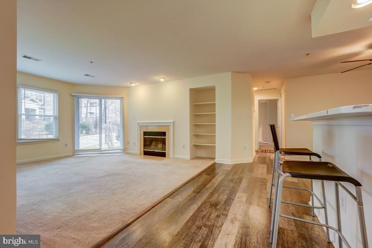 3301 SIR THOMAS Drive unit: 6-B-21 - Photo 7 of 35