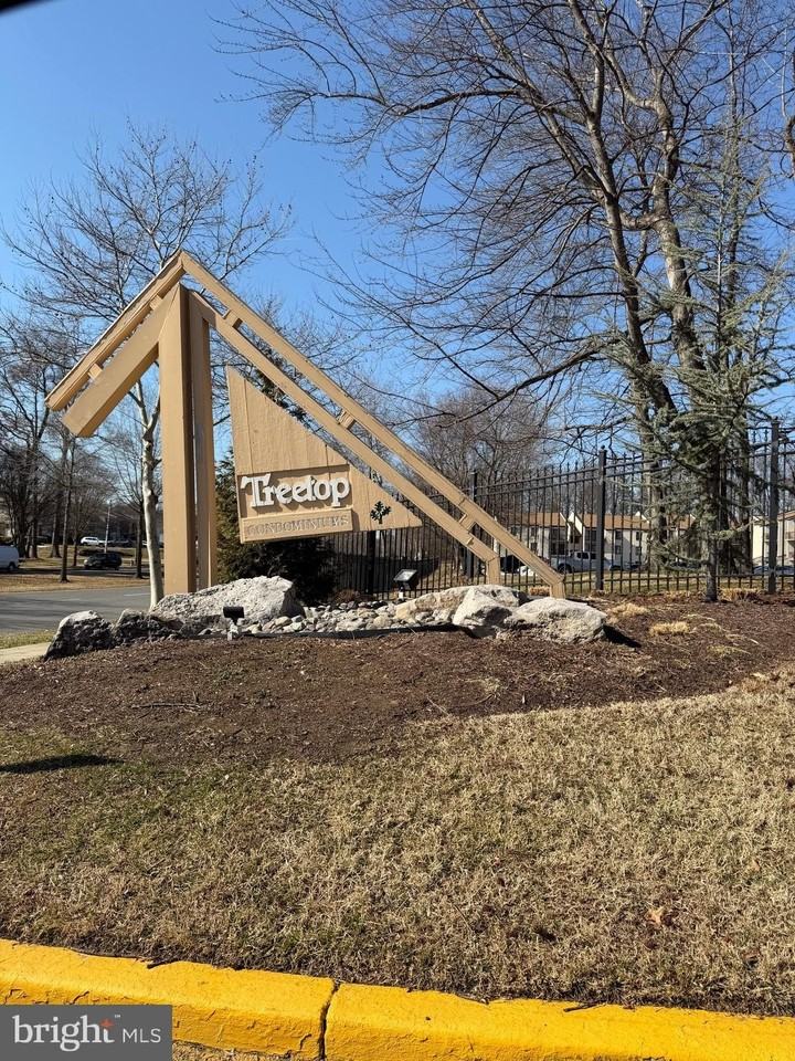 10122 Campus Way S Apt 202-1a - Photo 2 of 21