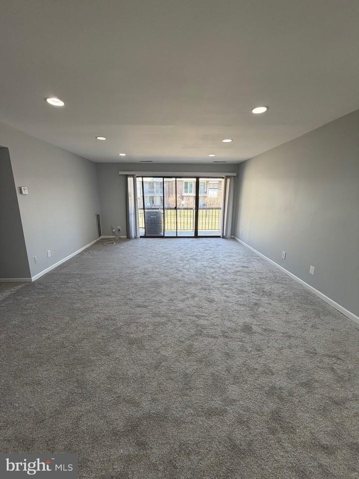 10122 Campus Way S Apt 202-1a - Photo 3 of 21